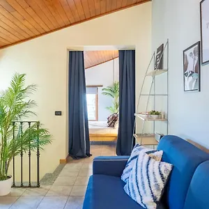 Blue Attic - Historical Center By Rent , Como Italia
